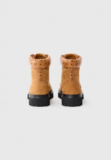 Ботинки на шнуровке