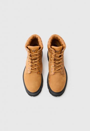 Ботинки на шнуровке