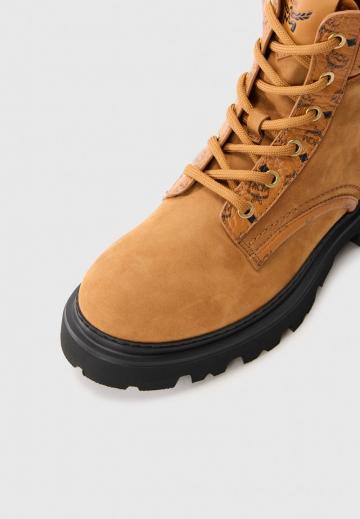 Ботинки на шнуровке