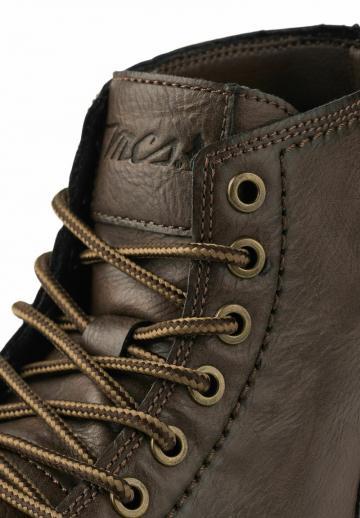 Ботинки на шнуровке