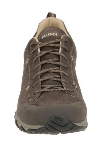 Походные кроссовки