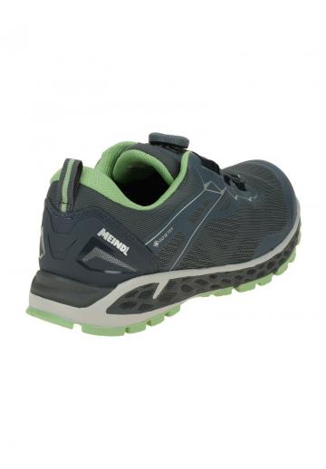 Походные ботинки