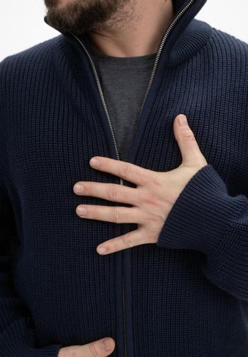 Вязаная кофта