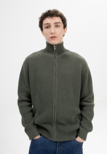 Вязаная кофта