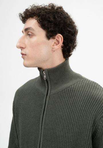 Вязаная кофта