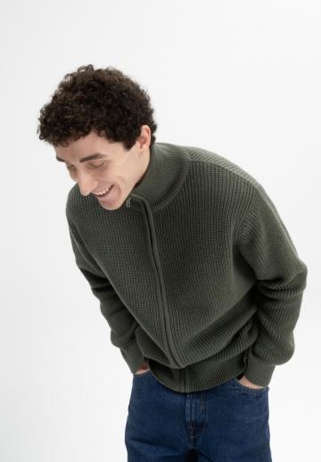 Вязаная кофта