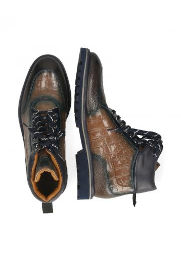 Ботинки на шнуровке