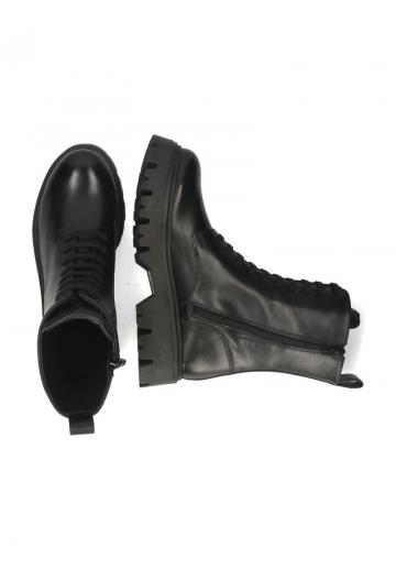 Ботинки на шнуровке