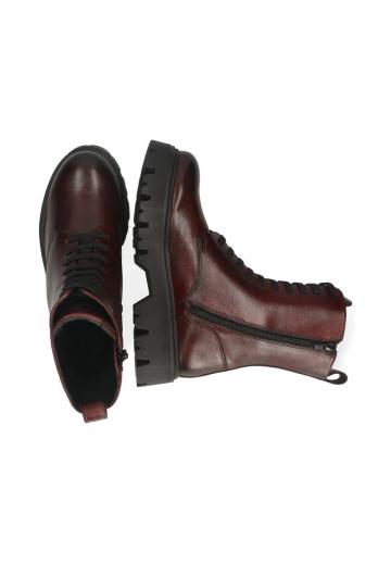 Ботинки на шнуровке