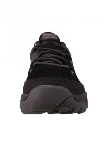 Походные кроссовки