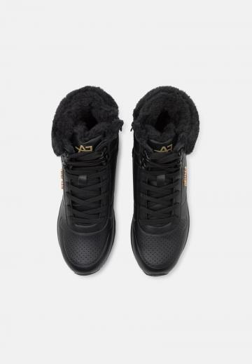 Ботинки на шнуровке