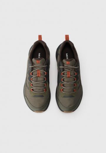 Походные кроссовки