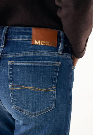 Узкие джинсы