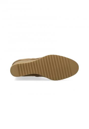 Сапожки на танкетке