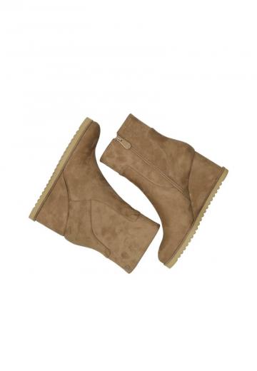 Сапожки на танкетке