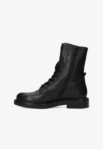 Ботинки на шнуровке