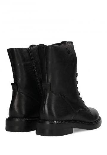 Ботинки на шнуровке