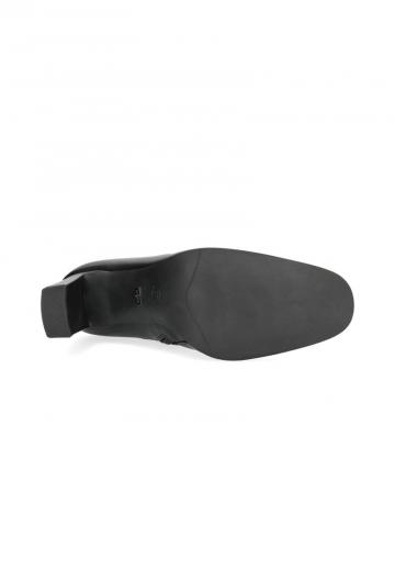 Полусапожки на высоком каблуке