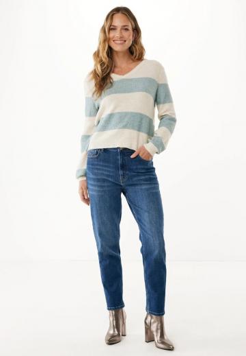 Пуловер в полоску