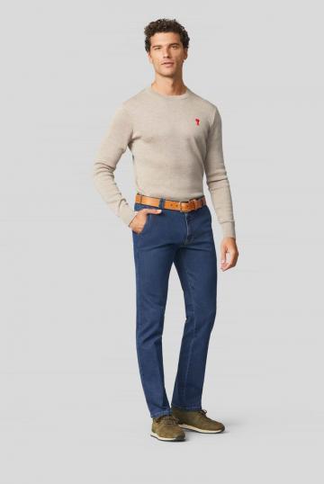 Прямые джинсы