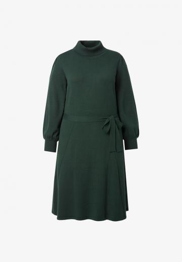 Вязаное платье