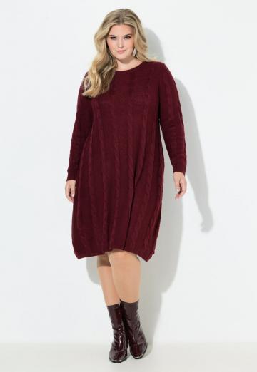 Вязаное платье