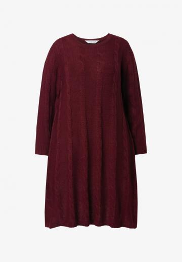 Вязаное платье