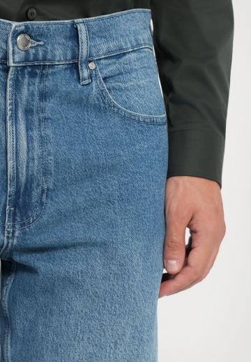 Прямые джинсы