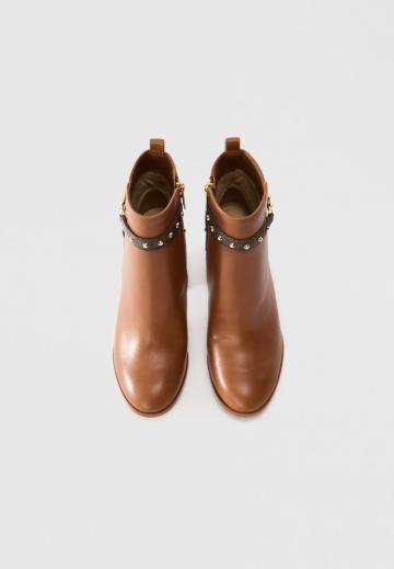 Высокие сапоги