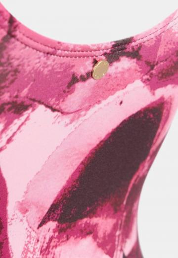 Слитный купальник