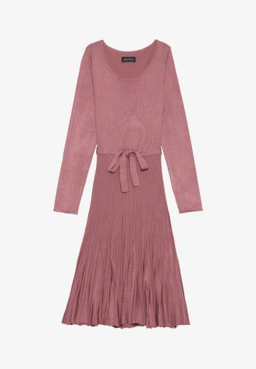 Вязаное платье