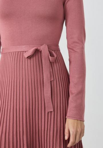 Вязаное платье