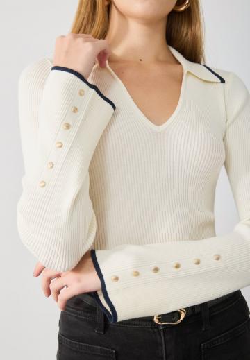 Пуловер с вырезом V