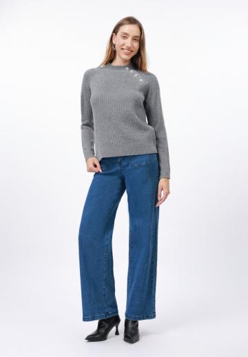 Пуловер в полоску