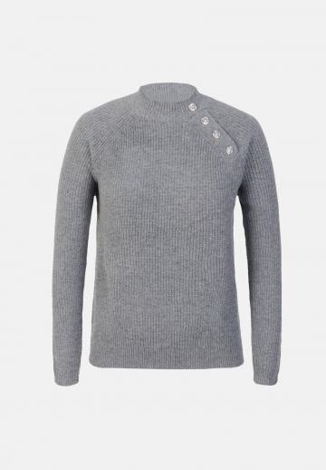 Пуловер в полоску