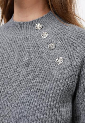 Пуловер в полоску