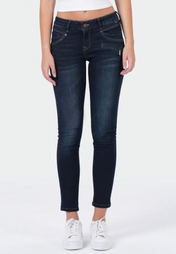 Узкие джинсы