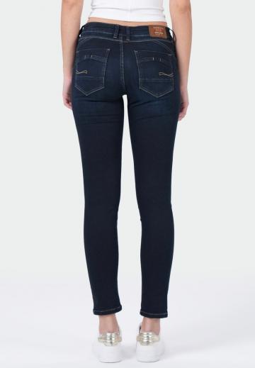 Узкие джинсы