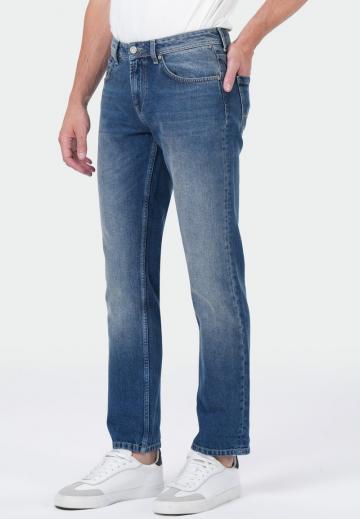Прямые джинсы