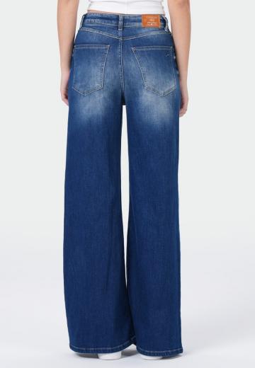 Клешеные джинсы