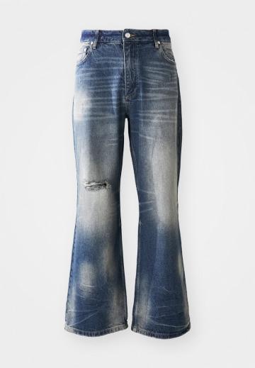 Прямые джинсы