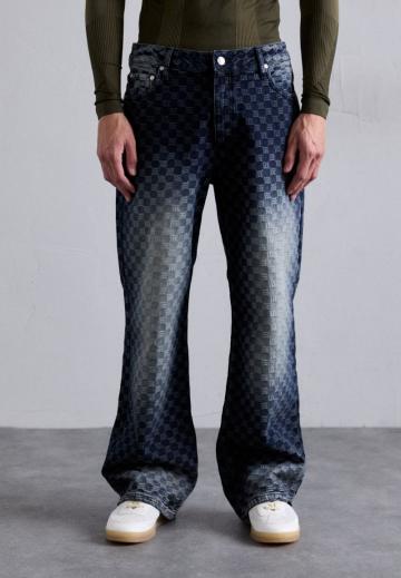 Прямые джинсы