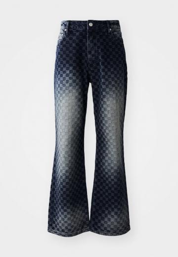 Прямые джинсы