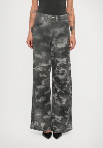 Клешеные джинсы