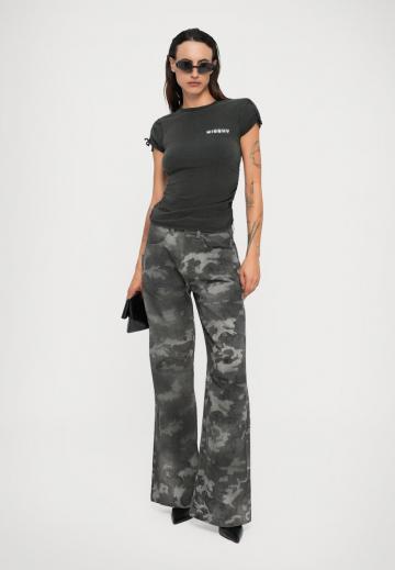 Клешеные джинсы