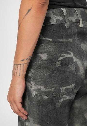 Клешеные джинсы