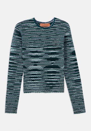 Пуловер в полоску