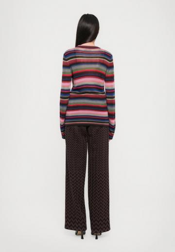 Пуловер в полоску