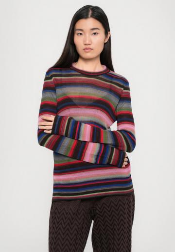 Пуловер в полоску