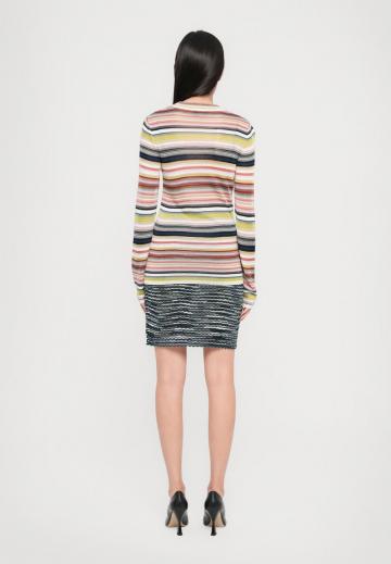 Пуловер в полоску